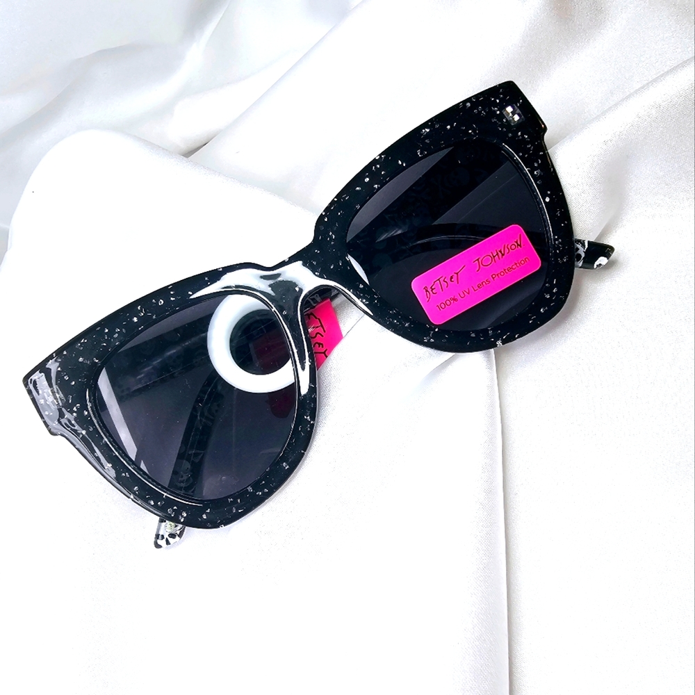 Betsey Johnson Glitter Sunglasses Houndstooth Skull Crossbones Black NWT